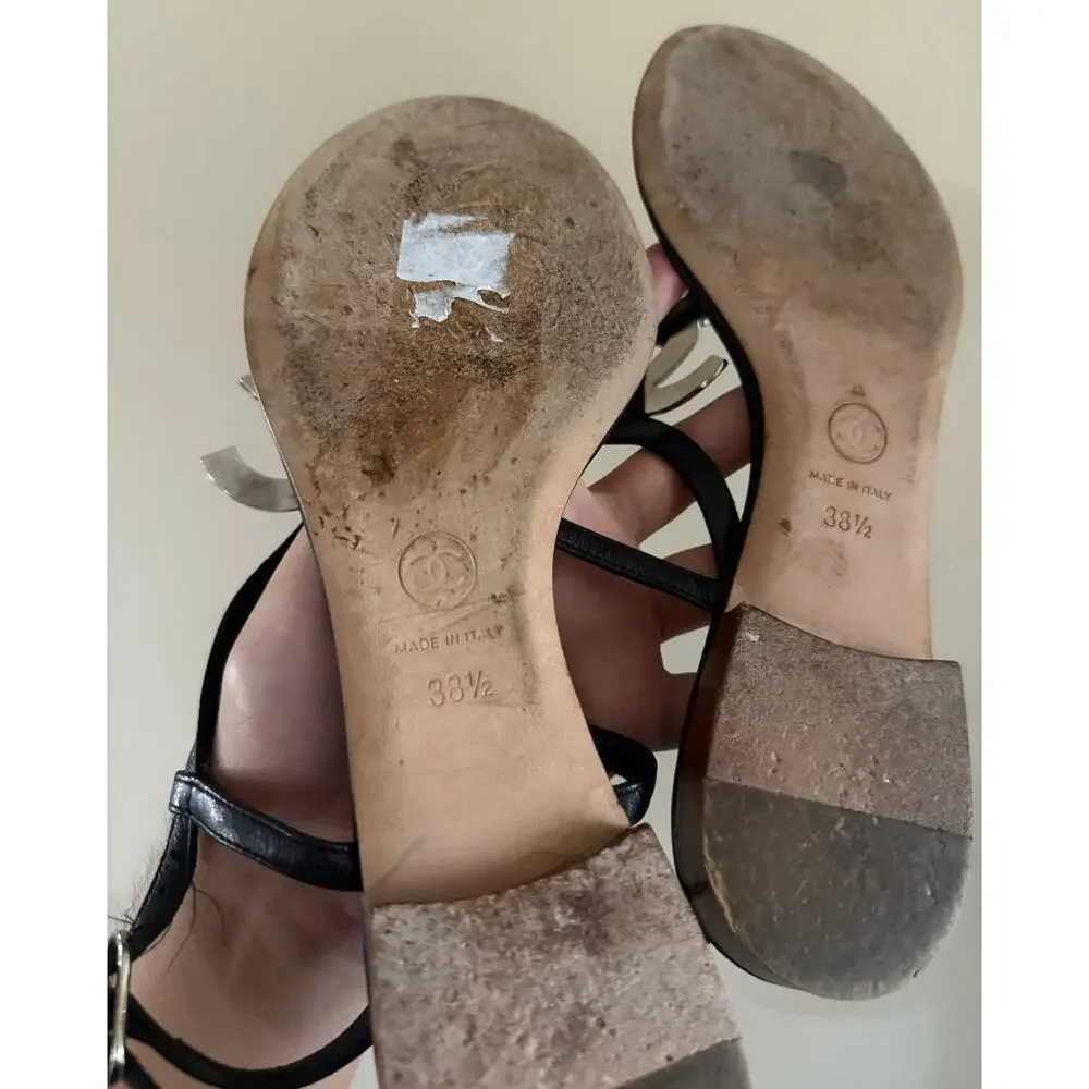 Vintage CHANEL black leather Thong sandals with Large CC metal logo sz 8.5